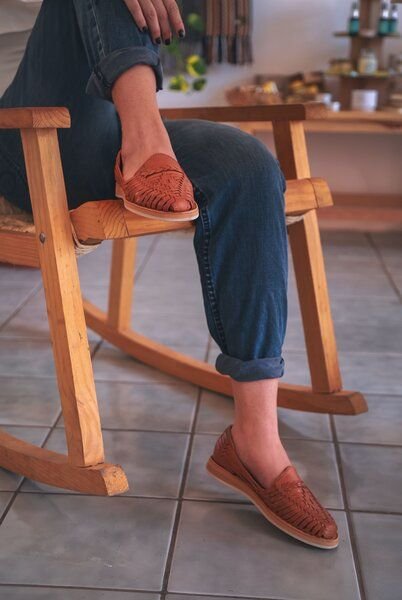 Salt and Sohle Leder Huarache Sandalen für Damen | MISPEL