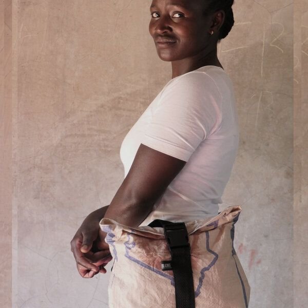 Nyuzi Blackwhite Crossbody | Upcycling Bauchtasche - fairtrade