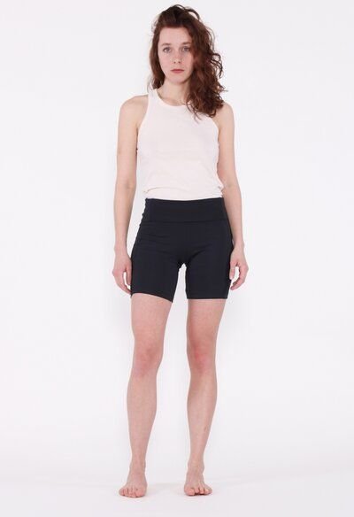 YOIQI Yoga Shorts high + tight aus Biobaumwolle