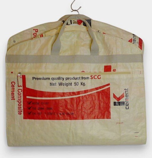 REFISHED fair fashion Kleidersack 'SUIT BAG' - upcycelte Zementsäcke
