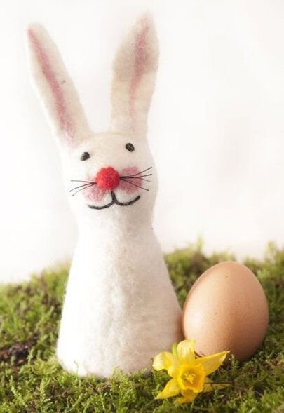 short'n'pietz Hase als handgefilzter Eierwärmer