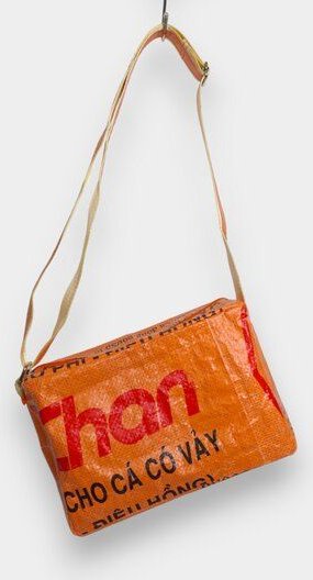 REFISHED fair fashion Tasche 'CROSS BODY' - upcycelte Fischfuttersäcke