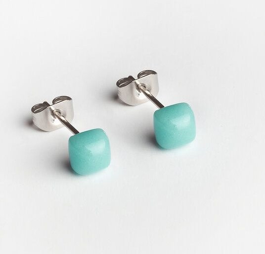 ALEXASCHA Winzige Ohrstecker aus recyceltem Glas | 4mm