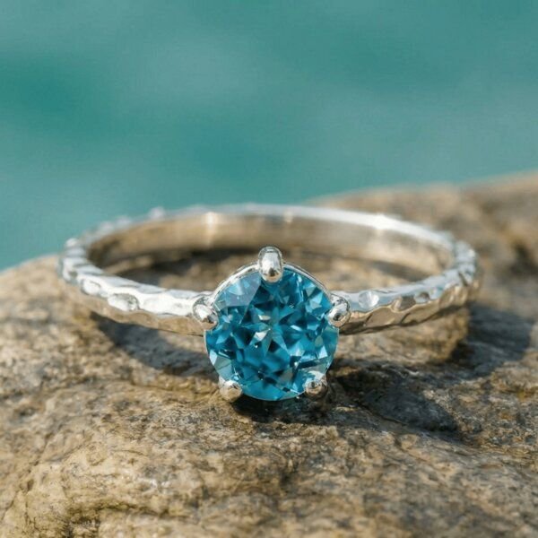 Thumbnail - Spirit of Island Silber Solitär Ring | Blauer Zirkon