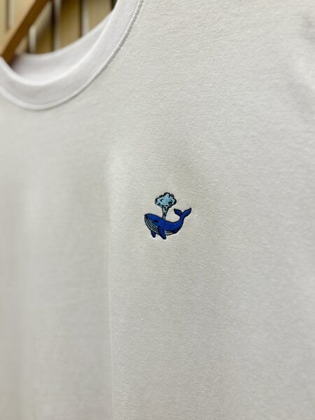 Purewater Wal | Besticktes Bio Baumwoll T-Shirt | Stickerei