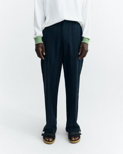 thinking mu Gestreifte Stoffhose Modell: Marc