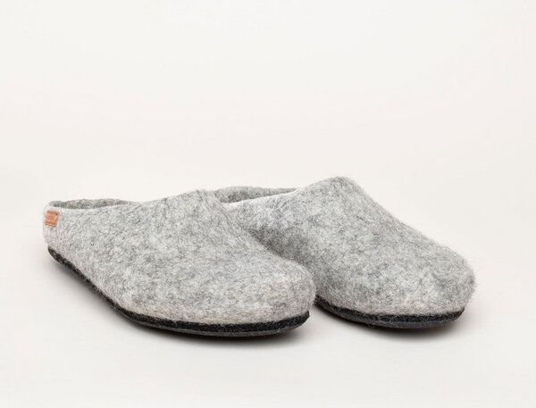 Magicfelt Gottstein naturbelassene ungefärbte Filzpantoffeln Hausschuhe