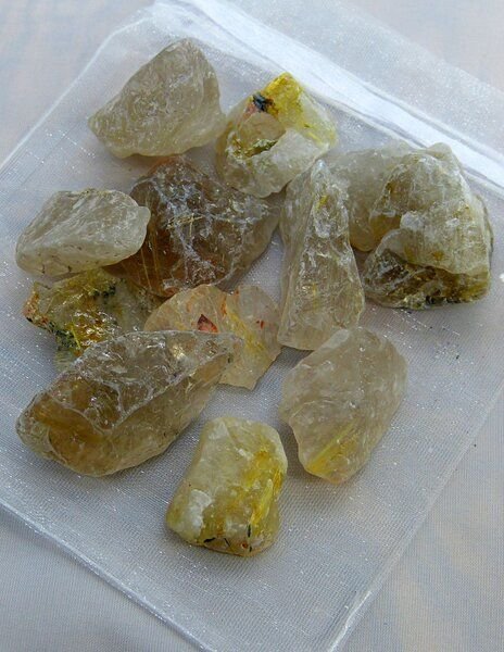 OneWorldMinerals Rutilquarz Wassersteine im Organzabeutel - quintESSENCE Wassersteine