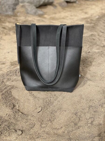 ELEKTROPULLI Quadratische Rucksacktasche QUINN aus Leder