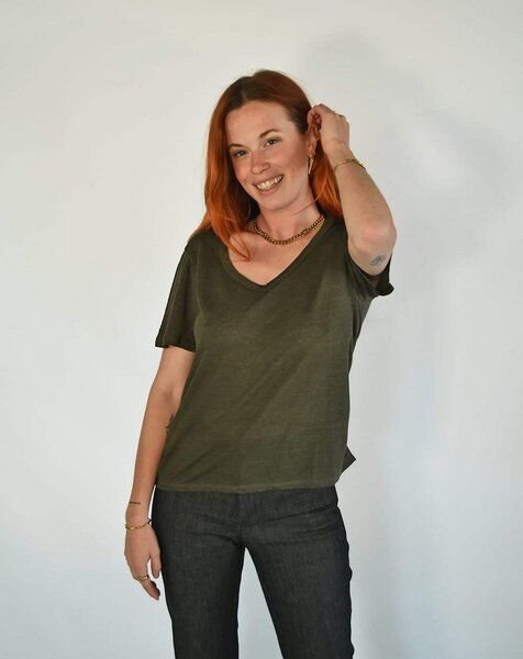 Thumbnail - Aatise Reines Leinen-T-Shirt , V Ausschnitt Zesi, Schnitt Oversize