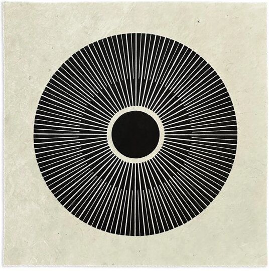 Veskor Cassiopeia CENTRAL SUN Sonnen Linoldruck | 40 × 40 cm | Schwarz auf Naturweiß