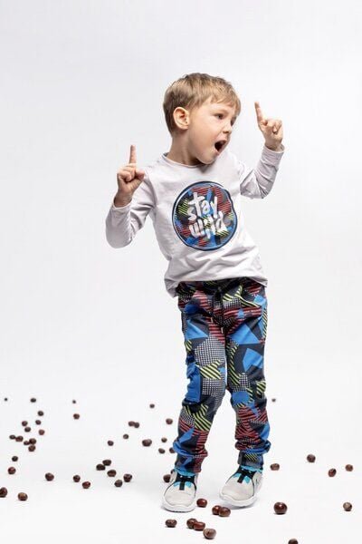 Marraine Kids weiche Sweathose aus Bio Baumwolle mit Camouflage Alloverdruck Explore