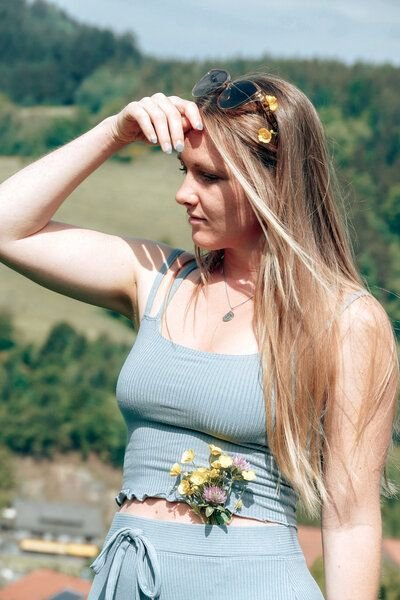 Vivien Joy Crop Top mit Rüschen - Farrah