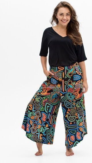 Hose Baobab – Weite Hosen mit ausgestelltem Bein – Taschen – Farbenfroher einzigartiger Print von KOKOworld – 100% in de...
