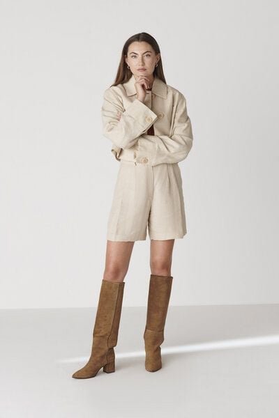 Floria Collective Damenshorts Bièl in Beige – Handgefertigte Shorts aus Leinen – High Waist mit weitem Bein und Bundfalt...