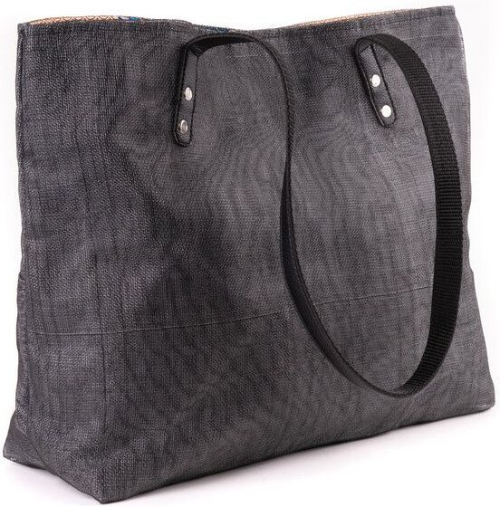 El Puente Tasche Mekong aus ehemaligen Moskitonetzen