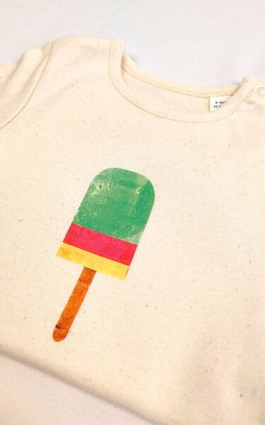 Meladi Kinder Baby-Body aus Biobaumwolle - Eis am Stiel auf Natural Raw