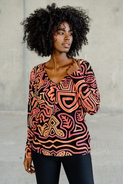 Bluse Saja Longsleeve – Viskose farbenfroher KOKOworld Print weiter Schnitt V-Ausschnitt – perfekt für Yoga – Fair produ...