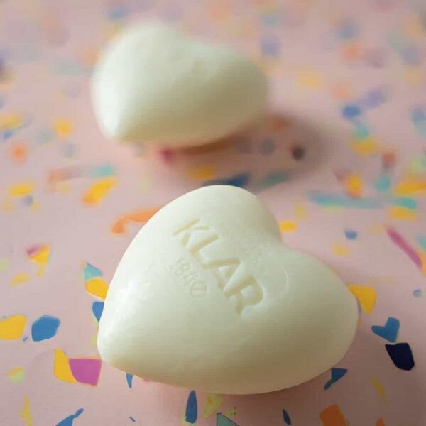 Thumbnail - KLAR Seifen Herzseife mit Rosenblüten vegan 65g