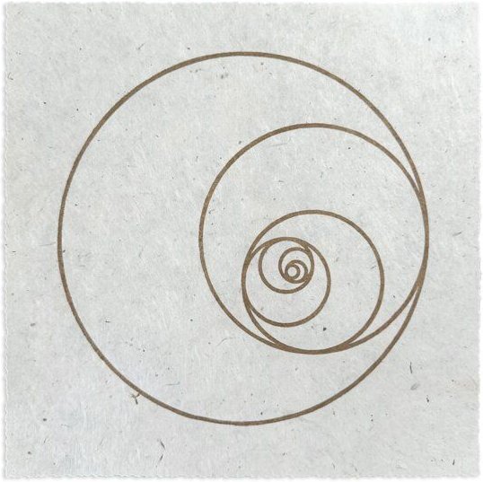 Veskor Cassiopeia FIBONACCI KREISE Heilige Geometrie Linoldruck | 22 × 22 cm | Gold auf Naturweiß