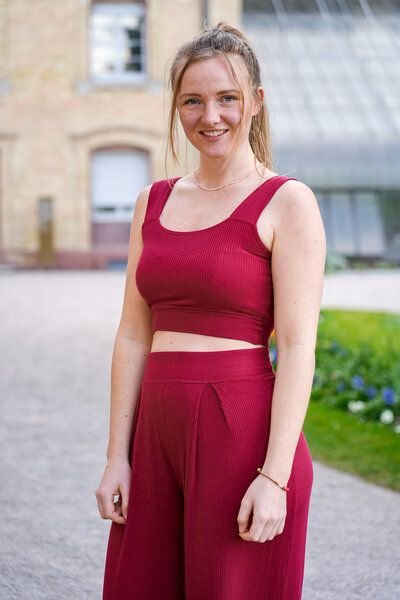 Vivien Joy Farrah Basic Crop Top