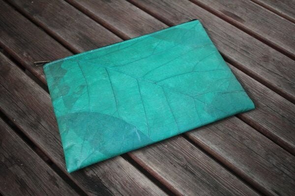 BY COPALA 15–16" Laptop-Hülle aus Blättern - nachhaltig & MacBook-kompatibel in türkis