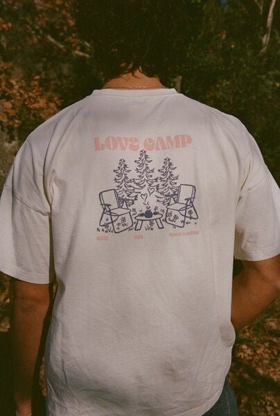 Nénés Unisex T-shirt Love Camp