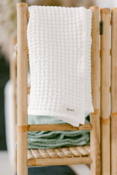 gust. Waffelhandtuch - Badetuch aus Leinen und Bio-Baumwolle – Bath towel - 70x140 cm