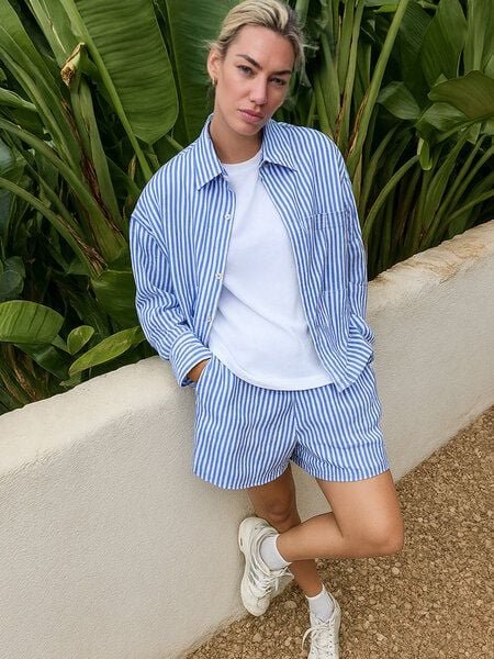 WOTE Streifen Shorts aus Organic Cotton