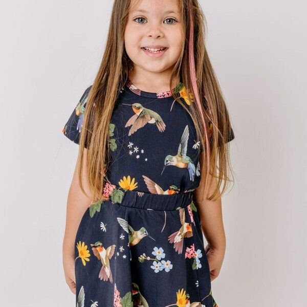 Kinder T-Shirt aus Bio-Baumwolle schwarz mit Kolibri- und Blumen-Motiv – Walkiddy