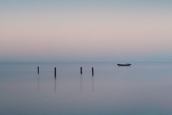 Photocircle Poster / Leinwandbild - Still Waters of Lake Tai