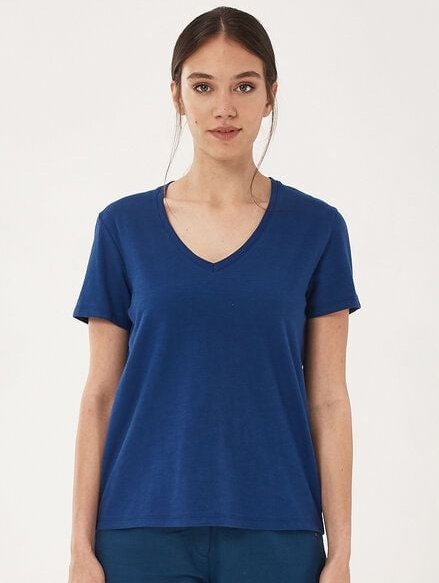 ORGANICATION Basic T-Shirt aus Bio-Baumwolle mit V-Ausschnitt