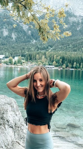 Vivien Joy Farrah Crop T-shirt mit Schmetterlingsärmel