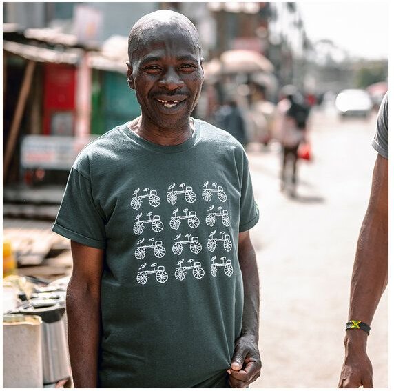 Kipepeo-Clothing Herren Print T-Shirt aus Bio-Baumwolle FAHRRAD Dunkelgrün Made in Africa