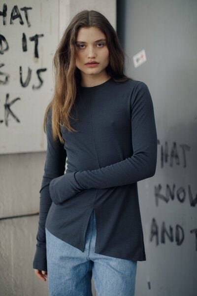 IVA RYCH Asymetrischer Longsleeve aus Wolle mit Drapierung I Deadstock