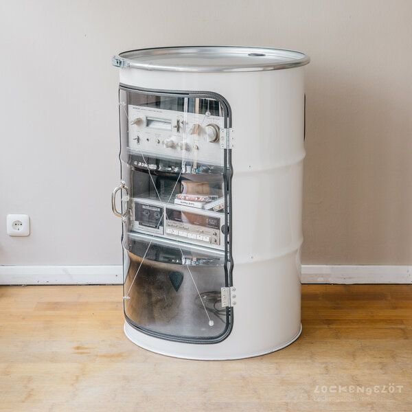 Lockengelöt HiFi Vitrine aus einem Hamburger Ölfass