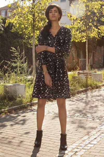 l'amour est bleu Gemustertes Kleid aus Bio-Baumwolle