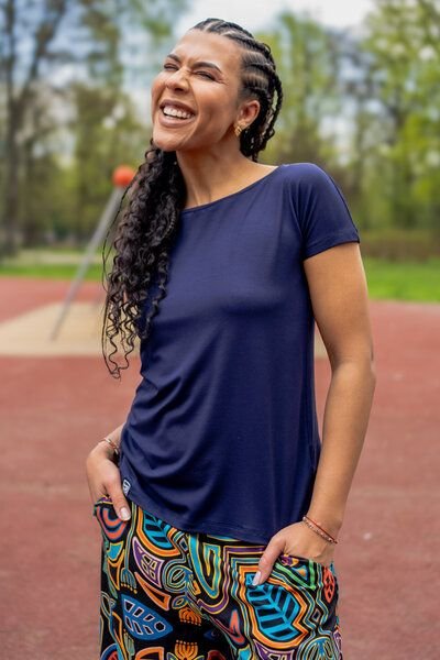 Bluse Fine – Viscose mit Elasthan – T-Shirt Rundhalsausschnitt – Schwarz oder farbenfrohes Print KOKOworld – Fair produz...