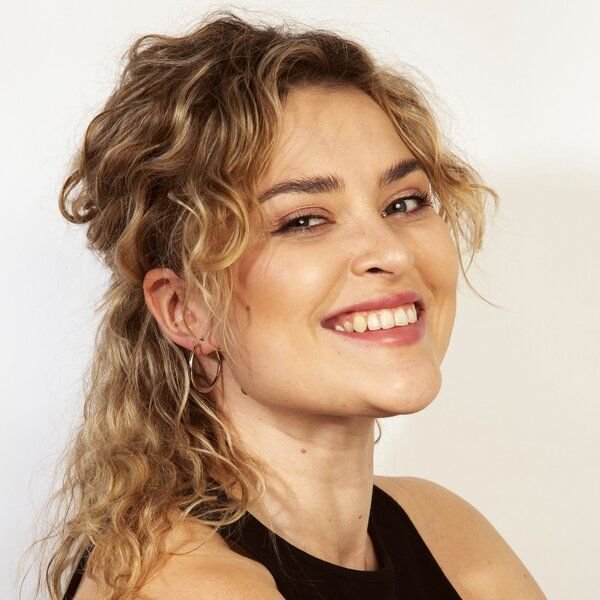 Flache Creolen von Elektropulli in verschiedenen Größen