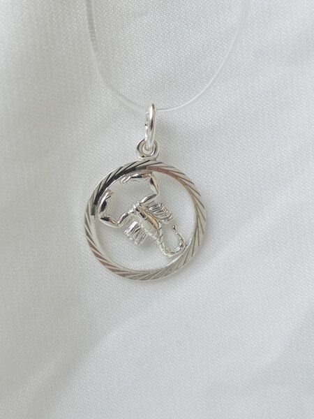 ST'ATOUR SCORPIO // SKORPION – Sternzeichenanhänger OHNE Kette