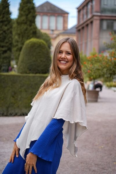 Vivien Joy Zeitloser Poncho-Überwurf - Nayala Poncho