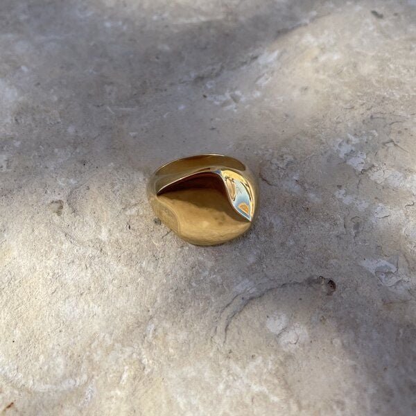 noemvri fashion label asymmetrischer Siegelring