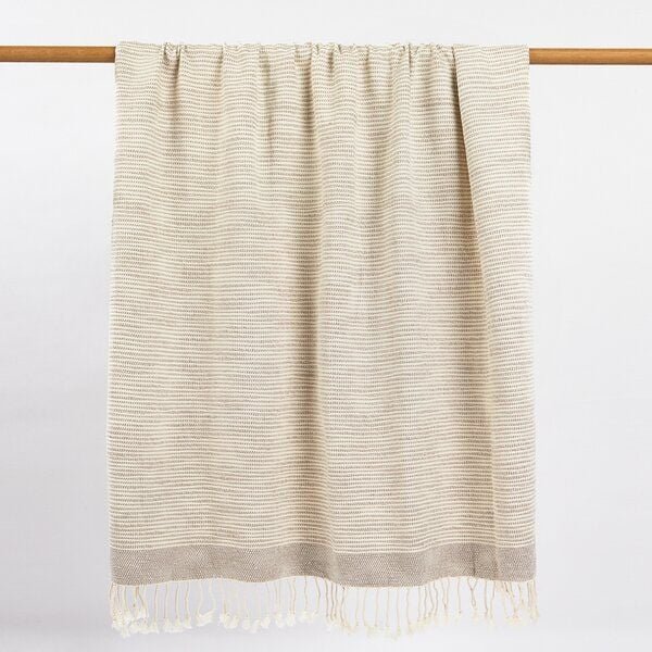 By Native Decke Samnak aus 100% Bio-Baumwolle, naturweiß & grau, handgewebt