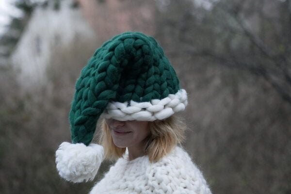 Thumbnail - PANAPUFA Handgestrickte Chunky Weihnachtsmannmütze 100% Wolle