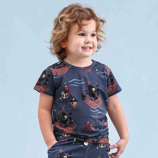 Kinder T-Shirt Bio-Baumwolle „Pirate Ships“ blau, Kurzarmshirt mit maritimem Print von Walkiddy für Kleinkinder, weich, ...