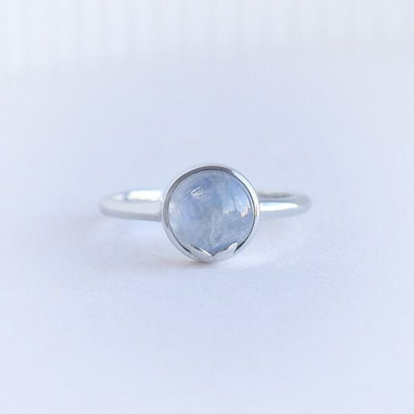 Thumbnail - Eppi Goldener Ring mit Cabochon Mondstein Sophia