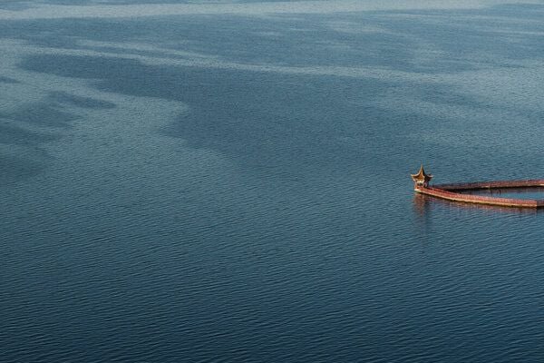 Photocircle Poster / Leinwandbild - Magic Hour on Erhai Lake