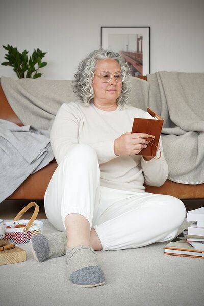 Süßstoff Hausschuhe aus Wollfilz mit pflanzlich gegerbter Ledersohle für Erwachsene
