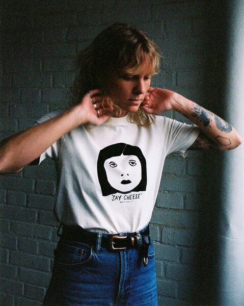 Nudie Jeans T-Shirt aus Bio-Baumwolle - Joni Say Cheese