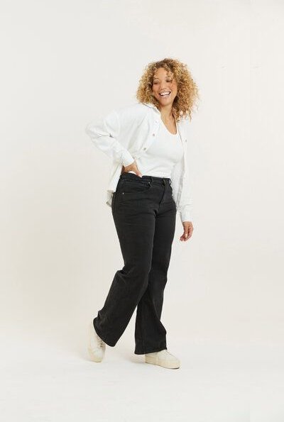 Flax and Loom Tencel Wide Leg Jeans Modell: Etta
